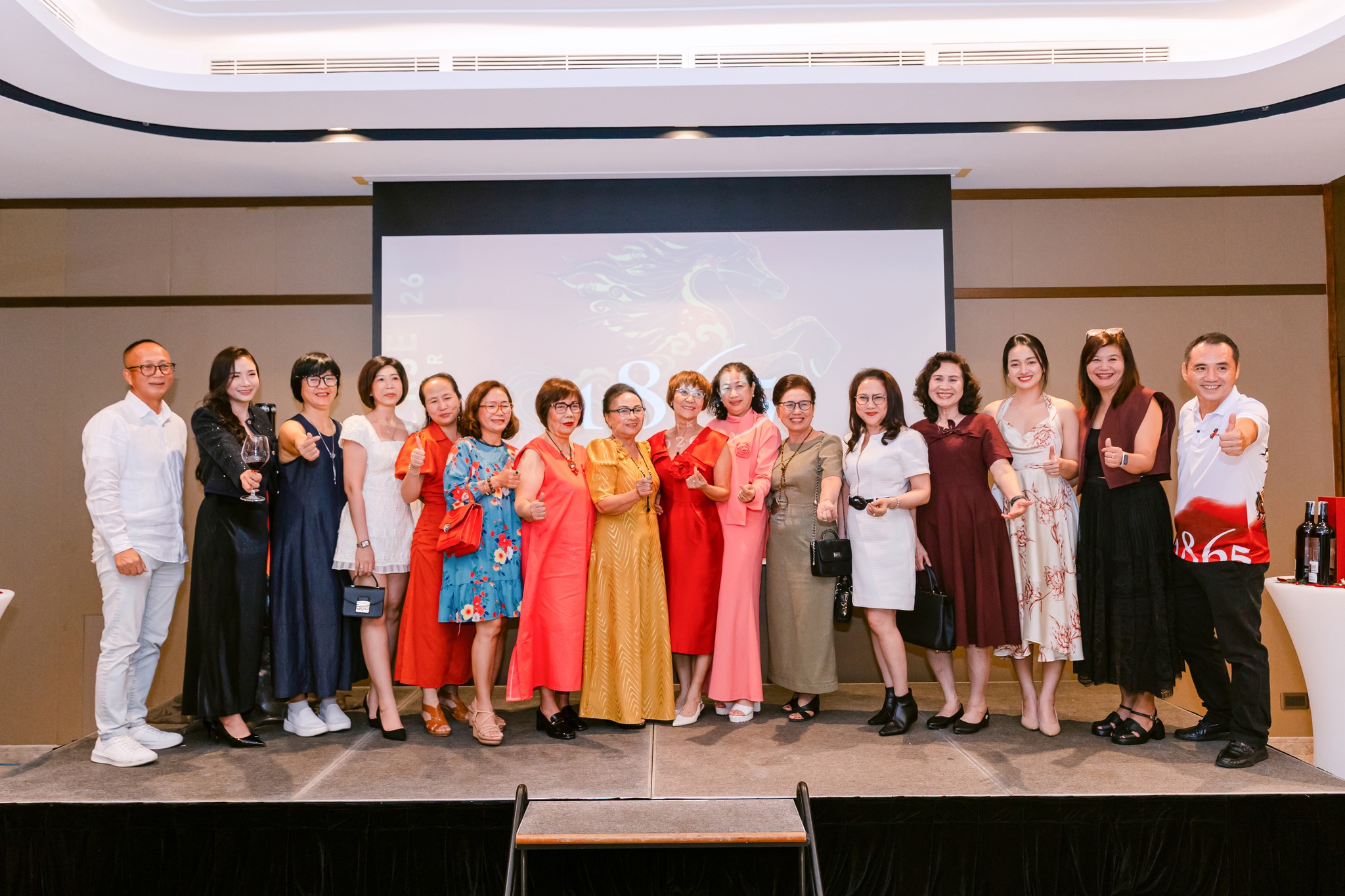 Phiên bản rượu vang 1865 horse